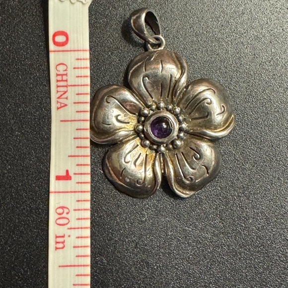925 Sterling Silver Flower Pendant with Amethyst - Picture 5 of 6